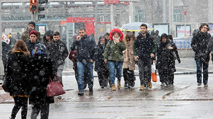 Meteoroloji Genel Müdürlüğü tarafından yapılan son değerlendirmelere göre yurt genelinin çok bulutlu, Güney Ege kıyıları ile Kars ve Ardahan çevreleri dışında tüm yurdun yağışlı geçeceği tahmin ediliyor.<br>