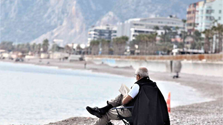 Türkiye kar beklerken Antalya’da yaz günlerini aratmayan görüntüler 