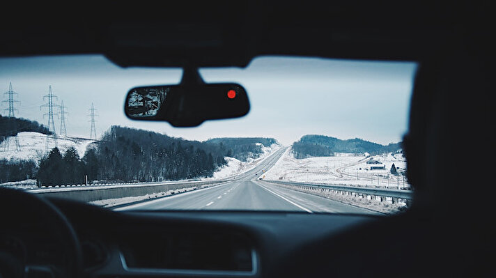 Hava sıcaklıklarının düşmesi ve kış aylarının gelmesiyle birlikte, araç sürerken alınması gereken önlemler de haliyle artıyor.