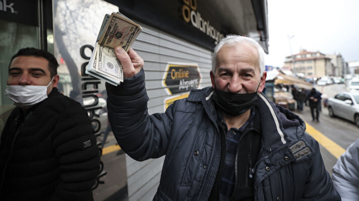 Cumhurbaşkanı Recep Tayyip Erdoğan dün kabine toplantısı sonrası kameraların karşısına geçerek hızla yükselen dolar kuruna karşı alınan yeni ekonomik tedbirleri açıkladı.