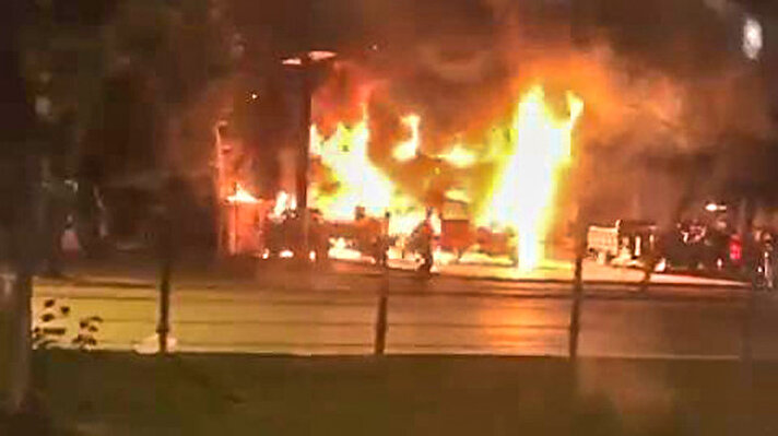 Antalya'da motosiklet bayisinde çıkan yangında yaklaşık 250 motosiklet yandı.