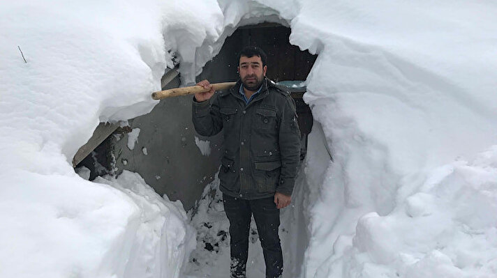 Merkeze 50 kilometre uzaklıktaki 1600 rakımlı Yukarıyongalı köyünde kar esareti yaşanıyor.