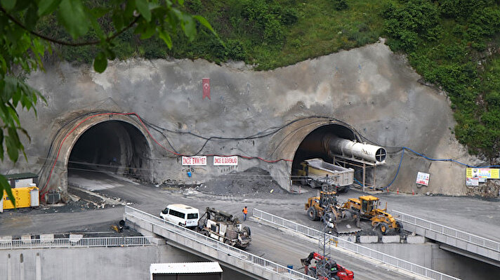 Doğu Karadeniz Bölgesi'ni Orta Doğu, Kafkaslar ve İran'a bağlayan tarihi İpek Yolu'nun geçtiği güzergahta 17 Mart 2017 tarihinde temeli atılan ve o gün bugündür devam eden rüya proje yeni Zigana Tüneli'nin inşaatında sona yaklaşıldı. 