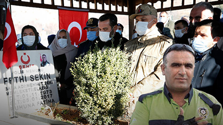 İzmir Adliyesi'ne yönelik 5 Ocak 2017'de PKK'lı teröristlerin düzenlediği bombalı ve uzun namlulu saldırıyı önleyen, mermisi bitince teröristlerin açtığı ateşle şehit olan İl Emniyet Müdürlüğü Trafik Denetleme Şubesi'nde Motosikletli Şahinler Timi'nde görevli polis memuru  Fethi Sekin, vefatının 5'inci yıl dönümünde memleketi Elazığ'ın Baskil ilçesi Doğancık köyündeki mezarı başında anıldı.