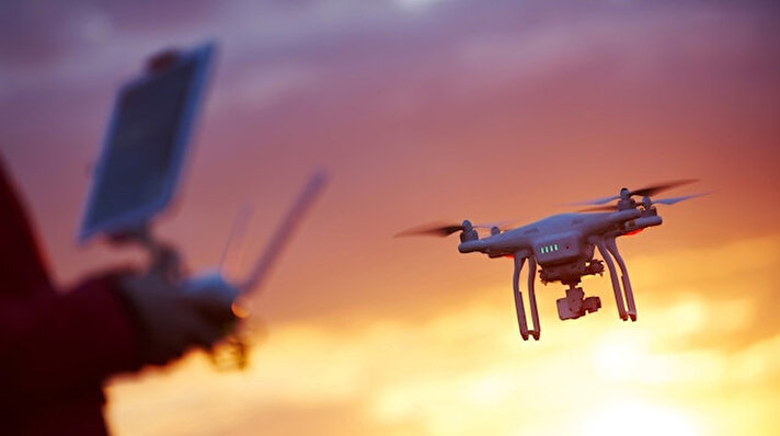 Sivil Havacılık Genel Müdürlüğü kontrolsüz drone kullanımının yaratacağı risklerin önüne geçebilmek ve gençleri bu yönde eğitmek için yeni bir düzenleme yaptı.