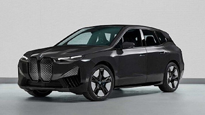 CES 2022’nin en beğenilenlerinden biri de hiç şüphesiz otomobil devi BMW’nin renk değiştiren aracı oldu. 