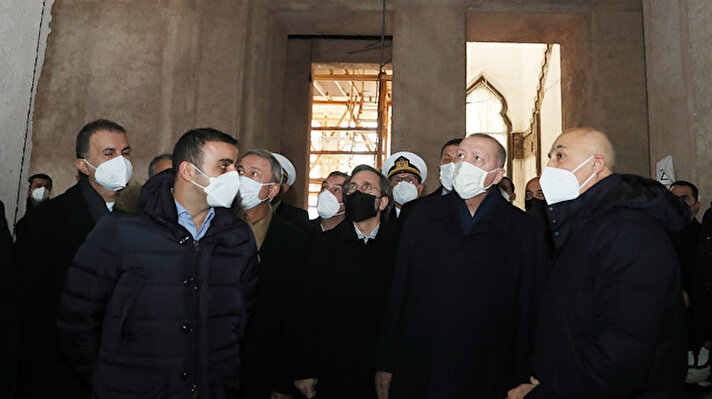 Kısıklı'daki konutundan öğle saatlerinde ayrılan Cumhurbaşkanı Erdoğan, restorasyon çalışmalarının sürdüğü alana geldi.<br><br>
