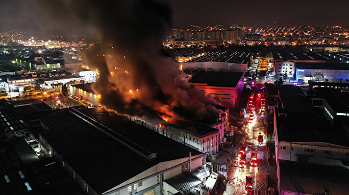 Bursa'da Nilüfer Organize Sanayi Bölgesi'nde bulunan fabrikada yangın çıktı.