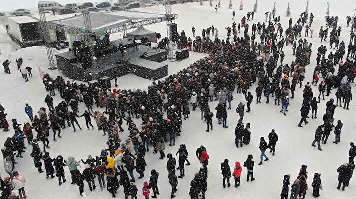 Yıldız Dağı Kış Sporları Turizm Merkezi hafta sonunda binlerce kişiye ev sahipliği yaptı. 