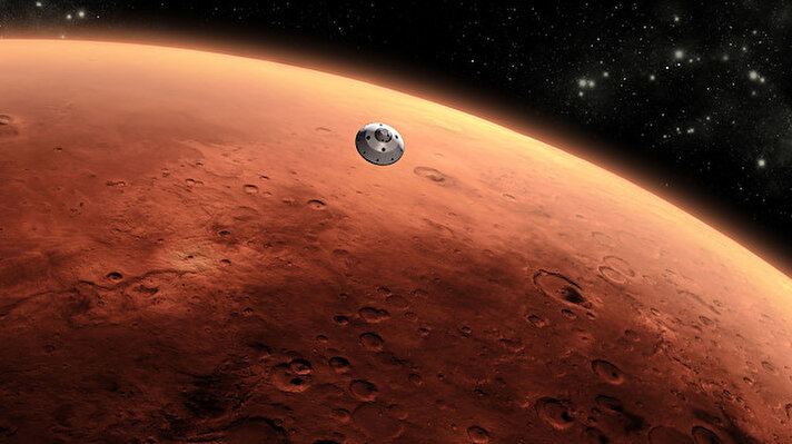 NASA'nın Curiosity gezgini Mars'ın canlı organizmalar için yaşanabilir olup olmadığını belirlemek için neredeyse on yıldır görev yapıyor.