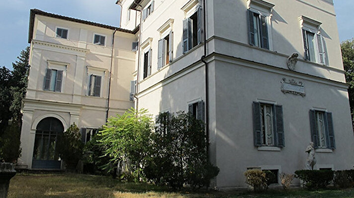 İtalya’nın başkenti Roma’da 16.yüzyılda inşa edilen ve İtalyan bir aileye ait olan Villa Auora, ülkede "asrın müzayedesi" olarak adlandırılan açık artırmayla satışa çıkarıldı.