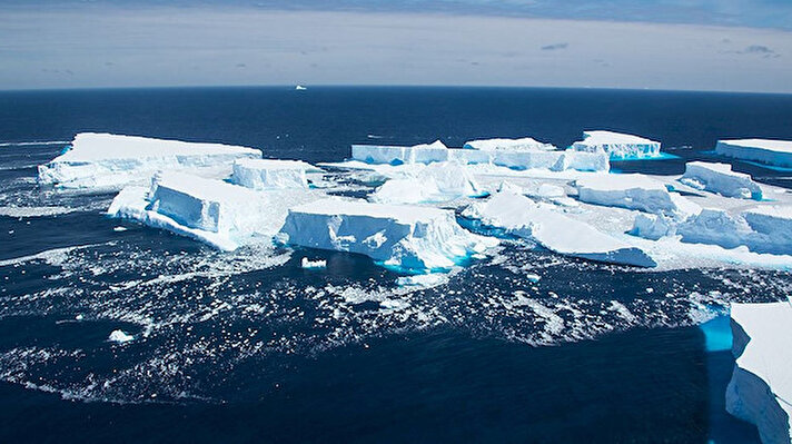 BBC'nin haberine göre, 2017'de Antarktika'dan kopan A68 buzdağı, yaklaşık 6 bin kilometrekare büyüklüğünde ve yaklaşık 230 metre yüksekliğe sahipti.<br><br>
