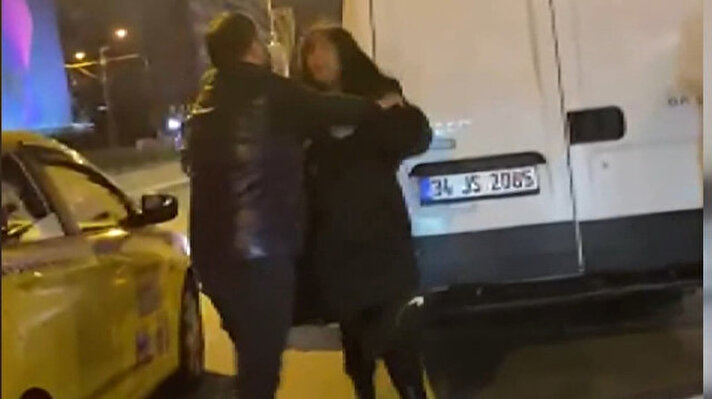 Olay, dün akşam saatlerinde Beyoğlu'nda yaşandı. Fransa'dan Türkiye'ye gelen 24 yaşındaki Loubna-Djamel Bendeddouche çifti, Karaköy'de kaldıkları otelin önünden 34 THL 61 plakalı taksiye binerek Taksim'e gitmek istediklerini söyledi.