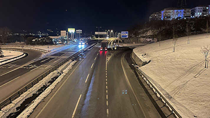 Karayolları Genel Müdürlüğü (KGM), Anadolu'dan İstanbul yönüne ulaşımın, tırlar hariç trafiğe açıldığını duyurdu.