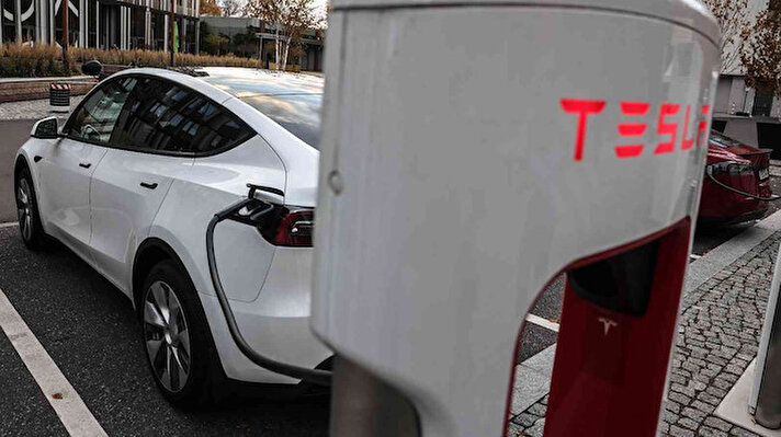 Elon Musk'un kurucusu olduğu Tesla, resmi internet sitesindeki süper şarj (Supercharge) istasyonlarının konumlarını güncelledi.