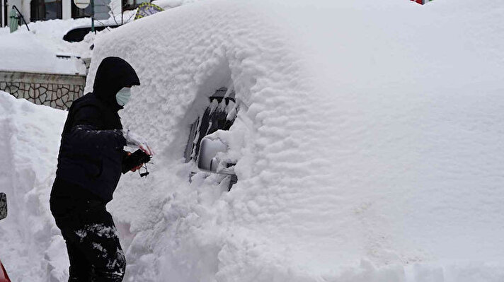 Kastamonu'da son 10 gündür etkili olan kar yağışı durdu. Tipi şeklinde etkili olan kar yağışı sebebiyle Kastamonu'nun bazı ilçelerinde hayat durma noktasına geldi.