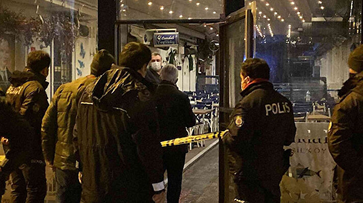 Bakırköy'de ortağı olduğu restoranda uğradığı silahlı saldırıda öldürülen Beşiktaş Spor Kulübü eski yöneticisi ve sunucu Ece Erken'in eşi Avukat Avukat Şafak Mahmutyazıcıoğlu cinayetine ilişkin detaylar ortaya çıktı.<br>