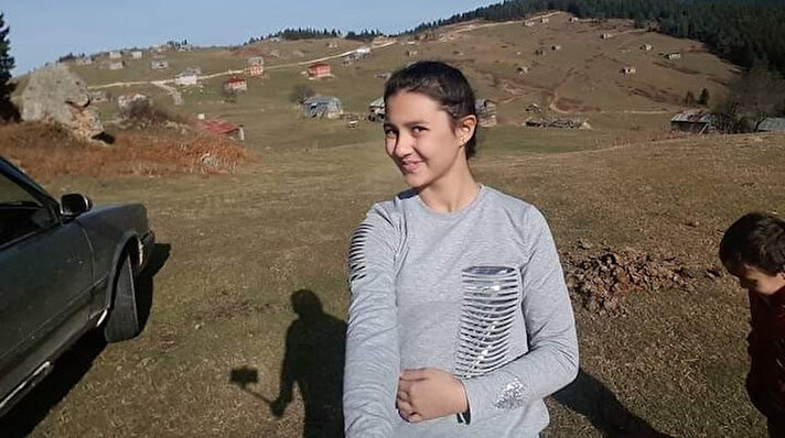 Olay, 16 Şubat günü sabah saatlerinde Giresun'un Bulancak ilçesindeki Erikliman köyünde meydana geldi. <br><br>EVDE TARTIŞMAYA BAŞLADILAR<br><br>16 yaşındaki Sıla Şentürk, Ankara'dan gelen eski nişanlısı Hüseyin Can Gökçek (21) ile tartıştı.