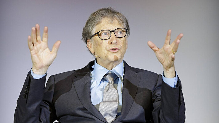 Teknoloji milyarderi Bill Gates Almanya'da düzenlenen Münih Güvenlik Konferansı'na katıldı.<br><br>Gates dünya nüfusunun büyük bölümünün koronavirüse karşı bağışıklık kazanmasıyla ağır hastalık tehlikesinin büyük ölçüde kalktığını savundu.