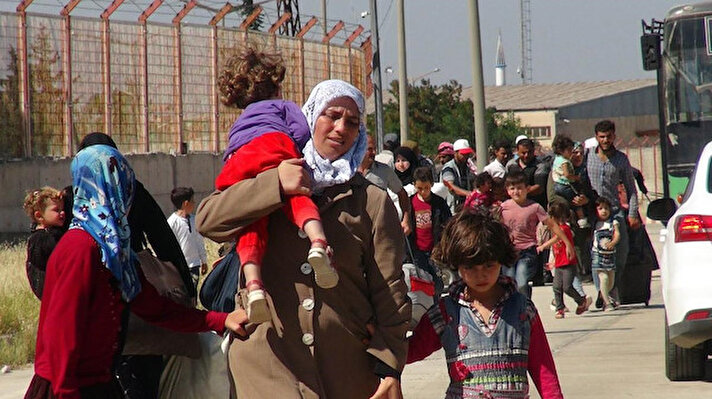 İçişleri Bakanı Süleyman Soylu, medyanın Ankara temsilcileri ile buluşmasında, Suriyelilerin Türkiye'de nüfusun demografik yapısını bozmaması için "seyreltme" uygulandığını açıklamıştı. Hürriyet'in haberine göre, yüzde 25'in üzerinde Suriyeli nüfusun olduğu bölgelerde hiçbir yabancıya ikâmet izni verilmeyeceğini söylemişti. İşte uygulamanın ayrıntıları...