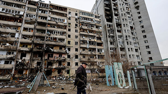 Ukrayna'nın Luhansk yakınlarındaki Starobilsk kentinde meydana gelen bombardıman sonucu bazı yerleşim yerleri zarar gördü. 