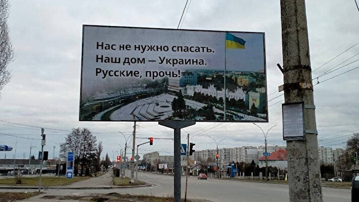 Rusya ile Ukrayna arasında ayrılıkçı Donbas bölgesi nedeniyle yükselen gerilim savaşa neden oldu.<br>Rusya Devlet Başkanı Vladimir Putin, 24 Şubat'ta Ukrayna'nın doğusundaki Donbas'a özel askeri operasyon başlattıklarını duyurdu.<br>Dünyayı ayağa kaldıran harekata tepkiler ve yaptırımlar peş peşe gelse de Putin durmadı.<br>