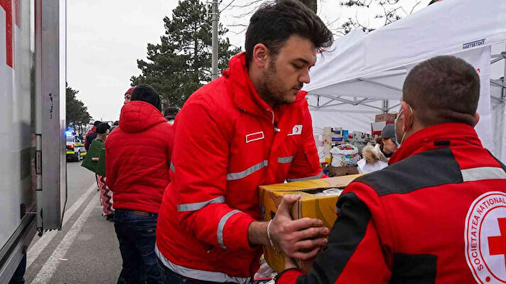 Ukrayna ile Rusya arasında bir süredir devam eden gerilimin Rusya tarafından askeri müdahaleye dönüşmesi üzerine Ukrayna'daki mağdurlar için harekete geçen Türk Kızılay, öncü ekibini Ukrayna sınırına ulaştırdı.<br>