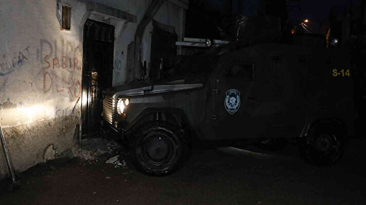 Adana Emniyet Müdürlüğü Terörle Mücadele Şube Müdürlüğü ekipleri, terör örgütü DEAŞ’a yönelik operasyon düzenledi. 