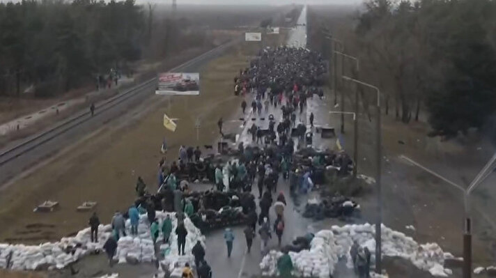 Ulusal Muhafızlar tarafından yapılan açıklamada Ukrayna halkının dün kurulan barikatlara toplanarak Zaporizhzhya Nükleer Santrali'ne girişi engellemeye çalıştığı ifade edildi.