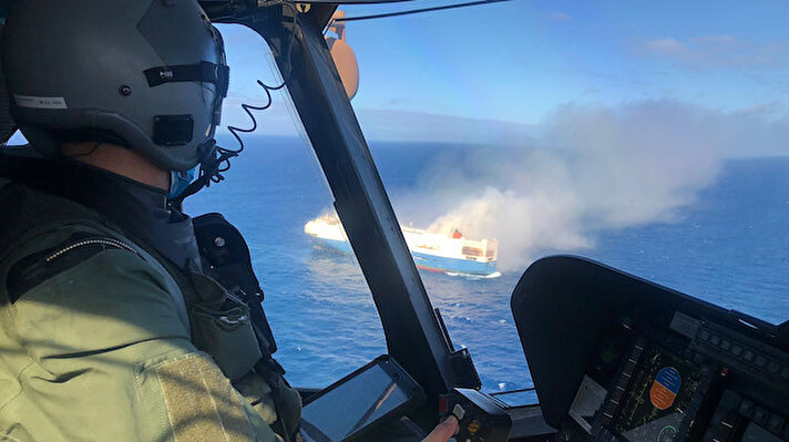 Portekiz Donanmasından ve MOL Ship Management adlı Singapur'daki armatör şirketten yapılan açıklamada, Felicity Ace adlı 200 metre uzunluğundaki geminin Portekiz'e bağlı Azorlar Adası'nın 402 kilometre açığında battığı duyuruldu.<br>