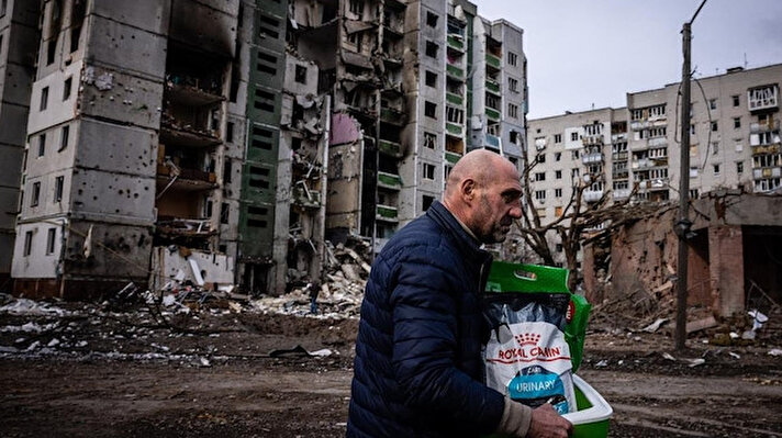 Ukrayna`nın başkenti Kiev`in kuzeydoğusunda yer alan Çernihiv kentine Rus ordusunca hava saldırıları devam ediyor.