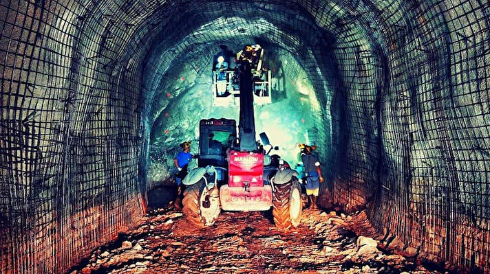 Zengin maden kaynakları bakımında dünyada ender bölgelerden biri olan Elazığ'da 35 milyon tonluk dev bakır madeni rezervi keşfedildi.