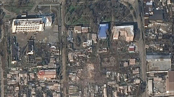 Ukrayna'nın güneyinde hareketli bir liman kenti olan Mariupol, savaş başladığından beri Rus hava saldırıları ve topçu ateşi tarafından kuşatıldı. Yıkımın boyutu uydu görüntüleriyle ortaya çıktı. Fotoğraflar, kuşatma altındaki şehre şimdiye kadar verilen hasarı gösteriyor.<br>