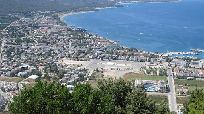 ​Savaştan kaçan Rus ve Ukrayna vatandaşlarının, Antalya’da yerleşik yakınlarının yanına gitmesi, varlıklı olanların da gayrimenkul ve konut kiralama ve satın almaları Antalya’nın popülaritesini daha da artırdı.