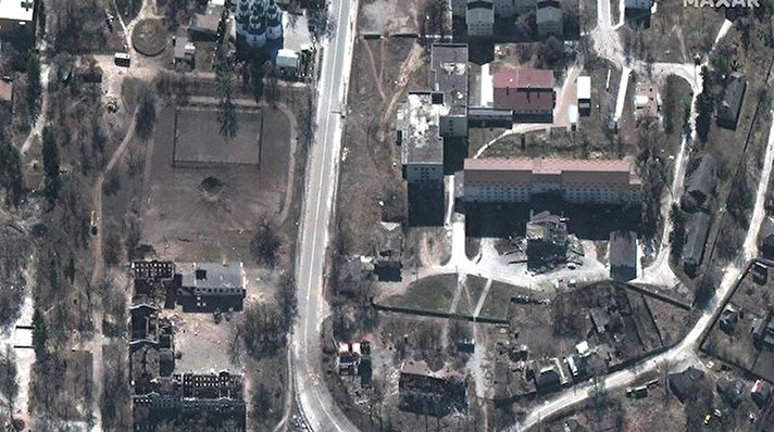 Yeni uydu görüntüleri, İzyum'un merkezindeki  altyapı tesislerinin yıkıldığını gösteriyor.<br><br>