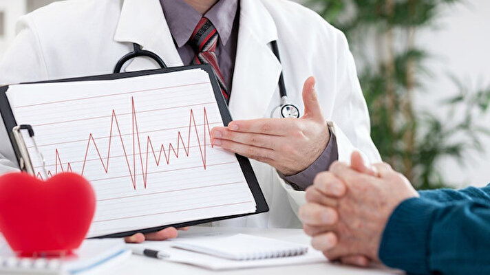 Bir araştırmaya göre doktorlar, kalp damar hastalığı olan hastalarda konuşma tarzlarını dinleyerek kalp krizi riskini belirleyebilirler. 