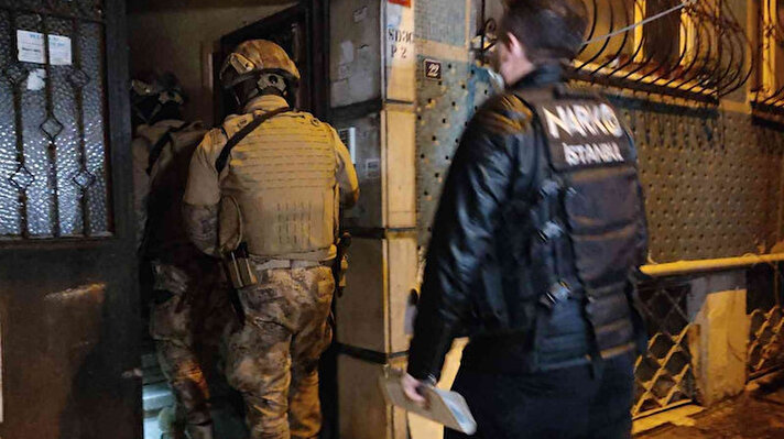 İstanbul Emniyet Müdürlüğü Narkotik Suçlarla Mücadele Şube Müdürlüğü ekipleri Beyoğlu, Eyüpsultan, Küçükçekmece, Sultangazi ve Şişli’deki birçok adrese operasyon gerçekleştirdi.