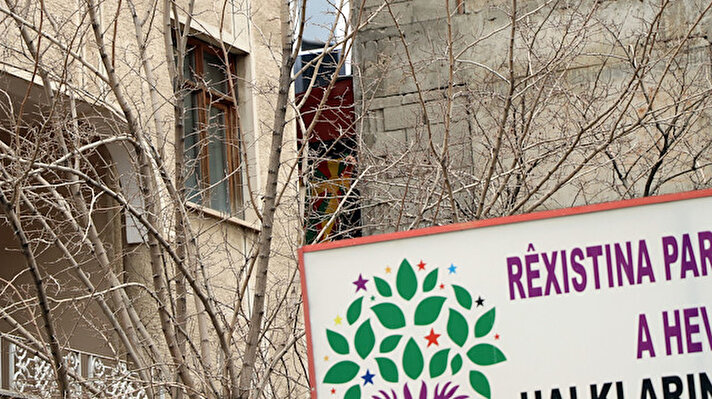 Kentte çocukları PKK tarafından kaçırılan aileler, 33'üncü haftada da Cumhuriyet Caddesi'nde bir araya geldi. 