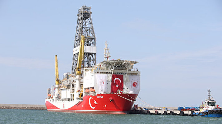 Türkiye'nin enerji bağımsızlığında önemli adımlarından biri olan Karadeniz'de bulunan 540 milyar metreküplük doğal gazın çıkarılması için Yavuz Sondaj Gemisi, Enerji ve Tabii Kaynaklar Bakanı Fatih Dönmez tarafından uğurlandı.
