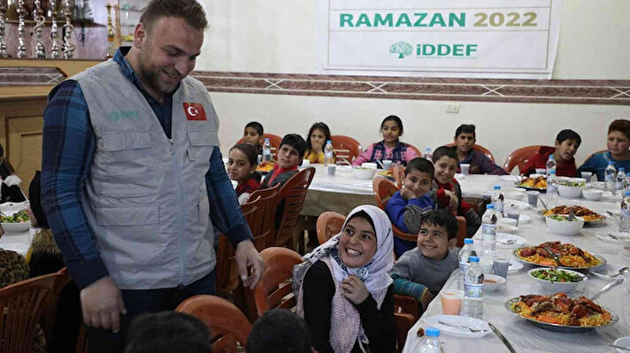 İnsana Değer Veren Dernekler Federasyonu (İDDEF) , Suriye’deki savaştan kaçan insanların yaşadığı ve yıl boyunca çalışmalarını sürdürdüğü Lübnan’ın Arsal bölgesindeki mülteci kampında Ramazan faaliyetlerine aralıksız devam ediyor. 