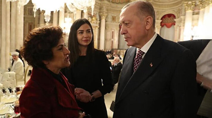 Cumhurbaşkanı Recep Tayyip Erdoğan ve eşi Emine Erdoğan, sanatçılarla Dolmabahçe Sarayı'ndaki iftar yemeğinde bir araya geldi. <br><br>
