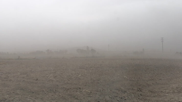 Konya'nın Ereğli ilçesinde kum fırtınası oluştu.<br>