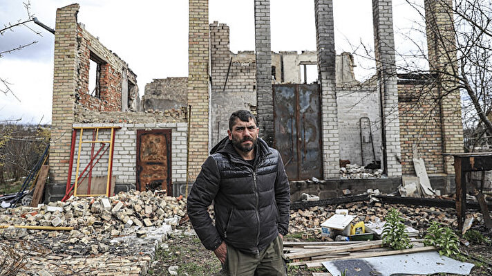Ukrayna'nın başkenti Kiev bölgesinde yer alan Gostomel şehrine yakın Moşun köyü, savaşın başladığı ilk günden bu yana Rus ordusunun Gostomel'deki havaalanını ele geçirmek için düzenlediği uçak saldırılarının hedefi oldu.<br><br>