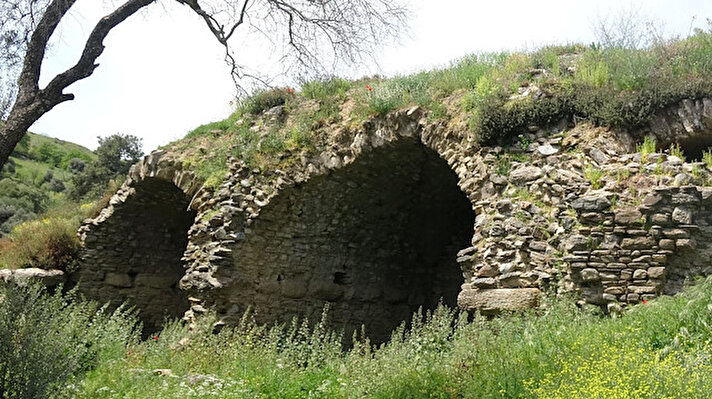 Nazilli'nin 3 kilometre kuzeyinde, Bozyurt ve Eycelli mahalleleri arasında uzanan dar bir vadi içindeki Mastaura Antik Kenti'ndeki kazılarda, 1800 yıl öncesine ait olduğu değerlendirilen kanalizasyon sistemi bulundu. 