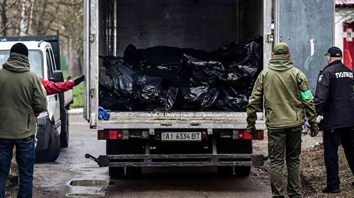 Rusya-Ukrayna savaşında 58. güne girilirken, sivil ölümlerle gündemdeki yerini koruyan Bucha kentinden acı manzaralar gelmeye devam ediyor. 