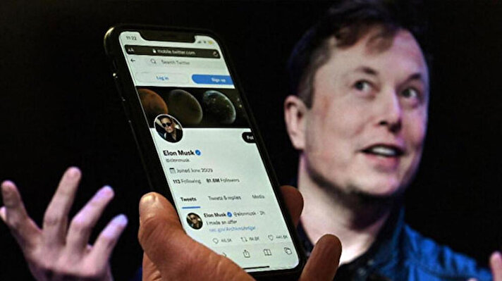 Twitter ve Elon Musk arasındaki ilişki ilk bakışta bir imkansız aşk hikayesini andırıyor. Sıra dışı ikilimiz ilişkiye eşitsiz bir güç dengesiyle başlıyor. Elon Musk Twitter'a aşık. 8,38 milyon takipçisi var. Sık sık tweet paylaşıyor. Bunların bir kısmı tartışmalı, bir kısmı cezalık tweetler.<br><br>