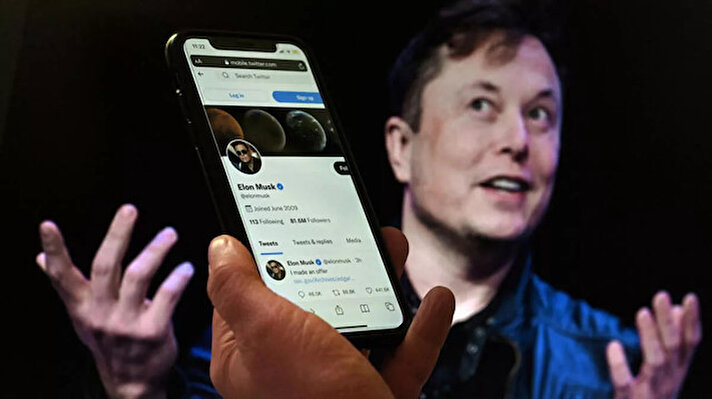 Tesla ve SpaceX'in CEO'su ABD'li girişimci Elon Musk imzaladığı 44 milyar dolarlık anlaşmayla sosyal medya platformu Twitter'ı satın aldı.