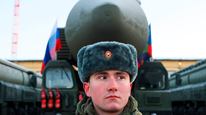 Ukrayna'daki savaş son sürat devam ederken Rus tarafından tehdit gibi açıklamalar da peş peşe geliyor.