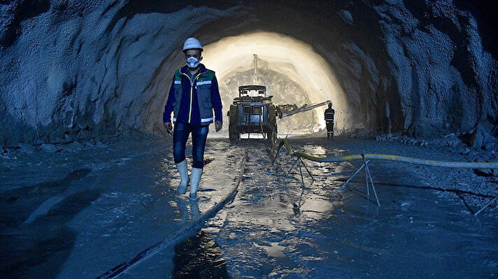 Ulaştırma ve Altyapı Bakanı Adil Karaismailoğlu, Türkiye'nin ve Avrupa'nın en uzun tüneli olan Yeni Zigana Tüneli projesini bu yılın sonunda tamamlamayı hedeflediklerini belirtti. Ayrıca Bakan Karaismailoğlu, "Seyahat süreleri de ağır tonajlı araçlarda 60 dakika, otomobillerde de 30 dakika kısalacak" diye konuştu.