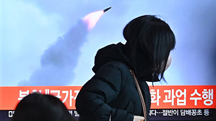 Güney Koreli yetkililerden yapılan açıklamada, Kuzey Kore'nin doğu kıyısı açıklarına fırlatılan füzenin ne kadar uzaklığa ateşlendiği ve ne tür bir füze olduğu belirtilmedi.